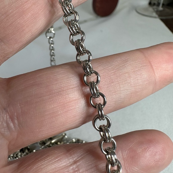 Silvertone necklace with yellow dangles - Picture 6 of 6